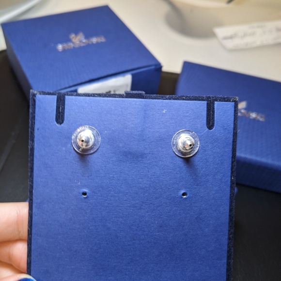 Swarovski Hello Kitty Crystal Earrings Limited Edition - Picture 5 of 6